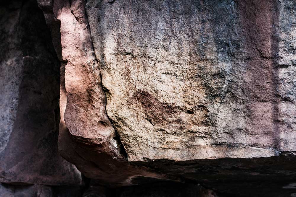 Imagen de la pintura rupestre de albarracin, el medio caballo