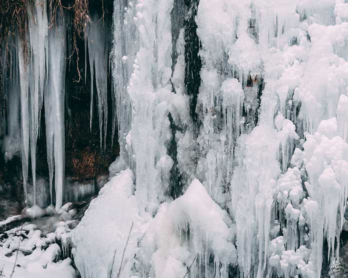 Fotografía del Detalle del hielo en la Cascada batida de Calomarde, en la Sierra de Albarracin