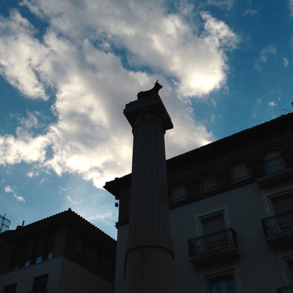 Que ver en Teruel: Plaza del Torico en Teruel, Aragón